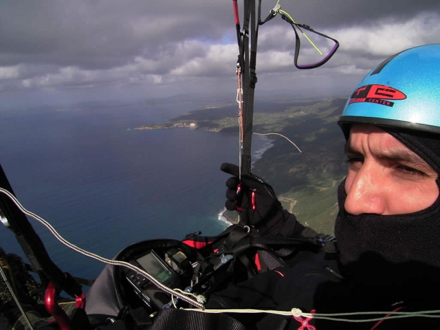  Volando sobre el azul del mar 