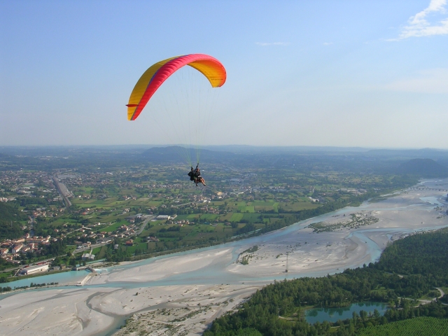  Tándem biplaza sobre el Tagliamento 