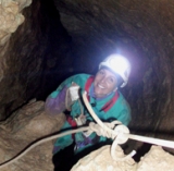 Desciende a una gruta 