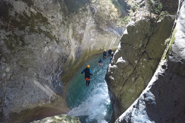  un chapuzón en el arroyo