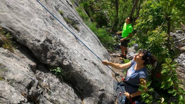  acompañantes haciendo seguro 