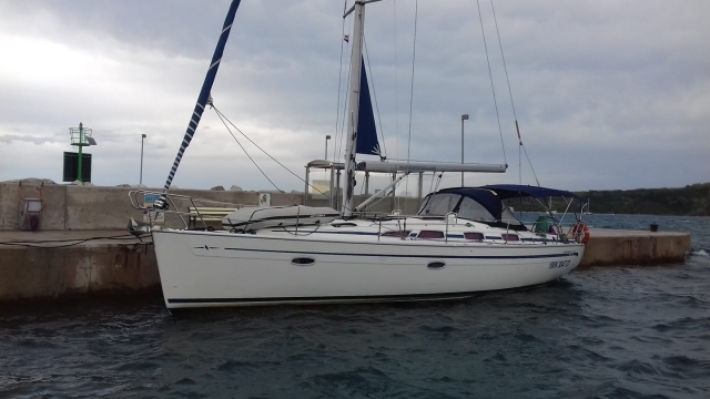  barco en puerto 