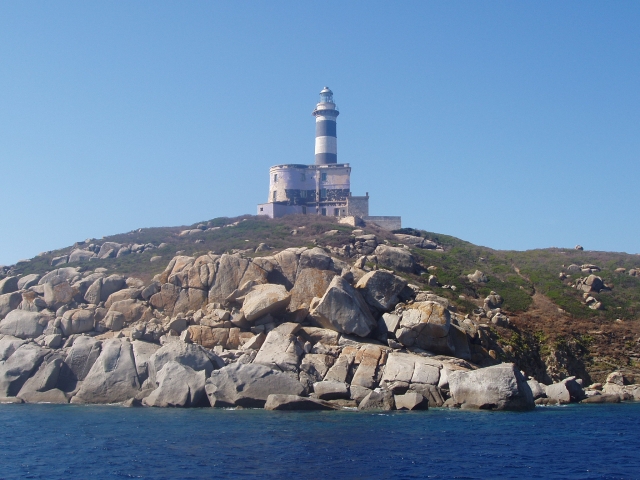  Faro de la isla Cavoli 