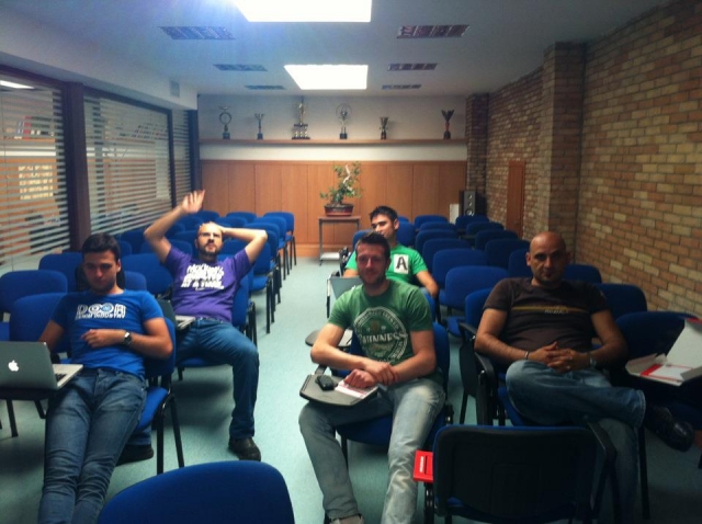  nuestra sala de reuniones 