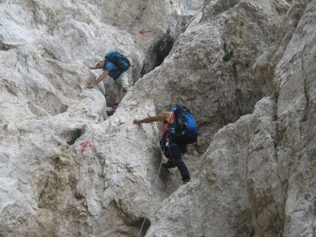  Itinerarios de las montañas de Sibillini entre las rocas 