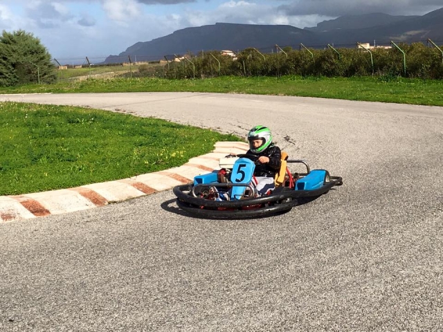  Children and Kart 