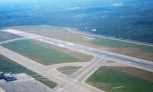  Pista del aeropuerto de Bari 
