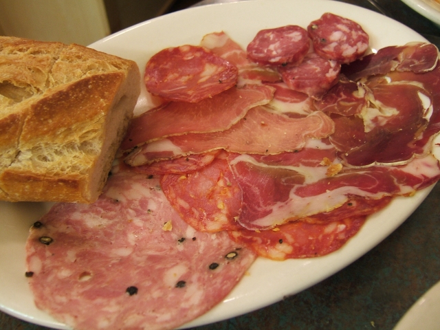  Pan y salami 