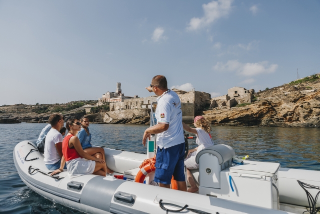  Salida para la excursión en bole de goma 