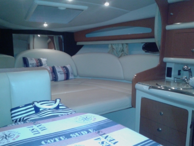  Interior de ENJOY 1, cabina. con 5 camas! 