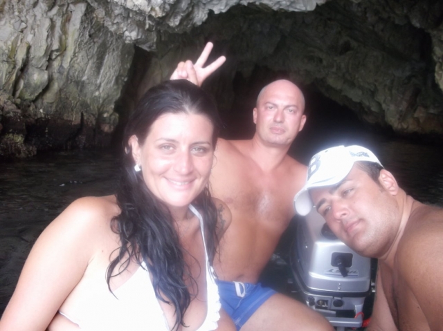  Exploraciones SIN LÍMITES en las numerosas cueva también con el tender y nuestro patrón 