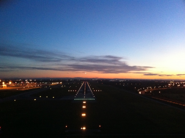  Aterrizando en la noche 