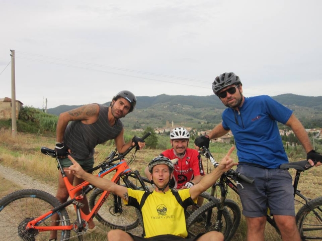  Diversión con amigos en MTB 