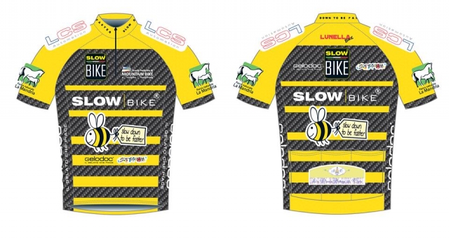 Uniforme oficial como obsequio a todos los socios