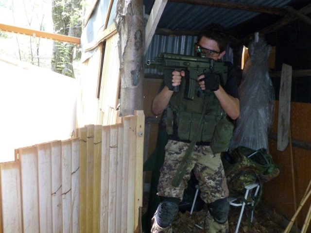  Jugador del equipo defendiendo un gol 