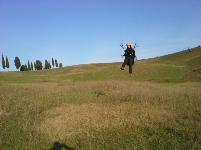 chica en parapenle 