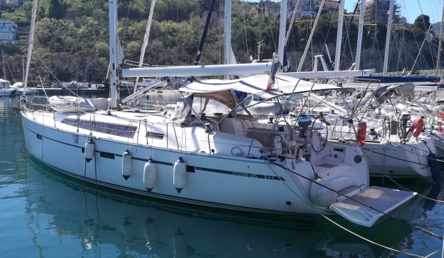  barco en puerto