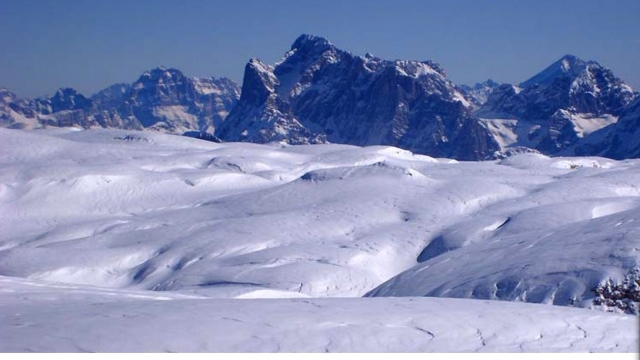  Montañas nevadas 