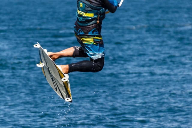  Un kiter hace un truco 