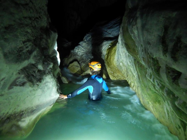  entre espeleología y barranquismo