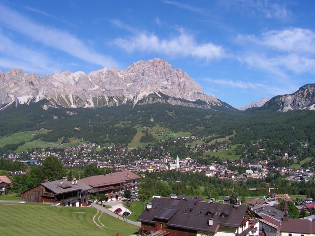  Los Dolomitas a lo lejos 