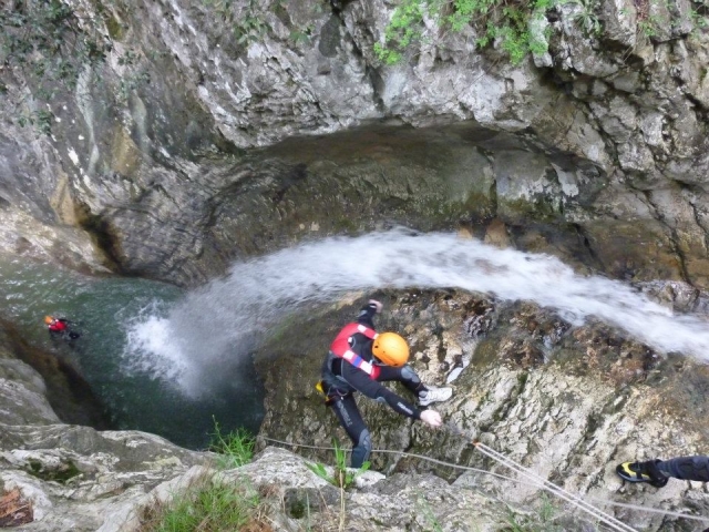 Cerca de la cascada 