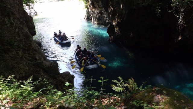  Rafting en grupo 