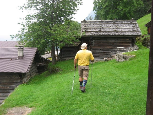  Caminanle nórdico hacia el museo 