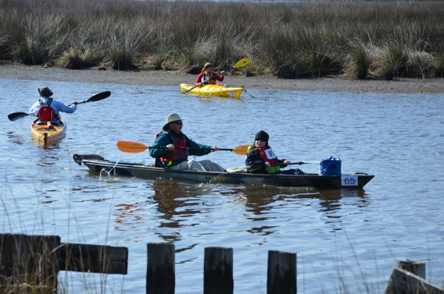  Grupo con canoas y kayaks 