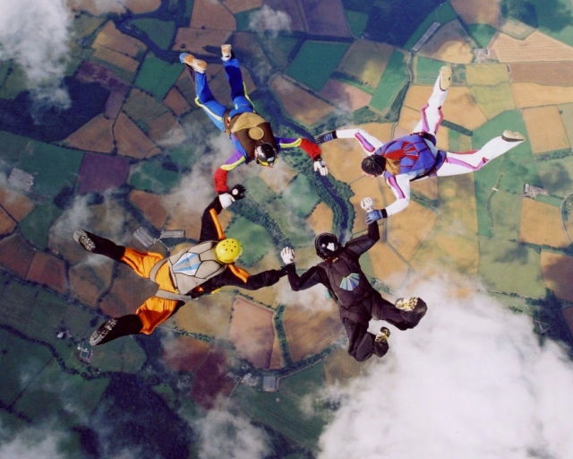  Salto cuatro hombres 