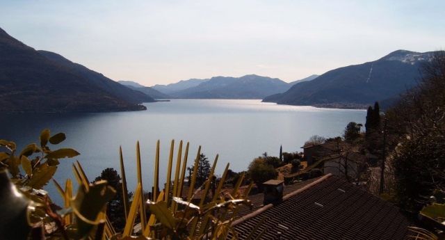  Panorama del lago Maggiore 