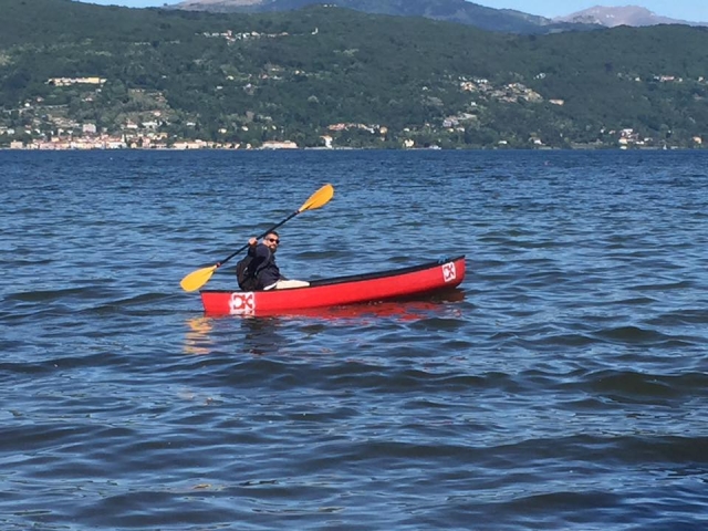  Canoa en el lago mayor 