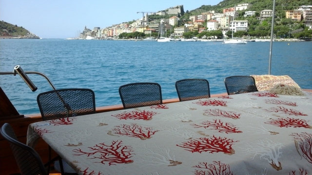  Todo listo para el almuerzo en el barco