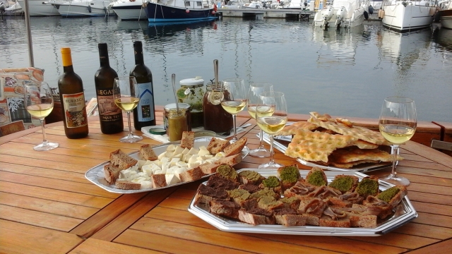  Degustación de comida y vino 