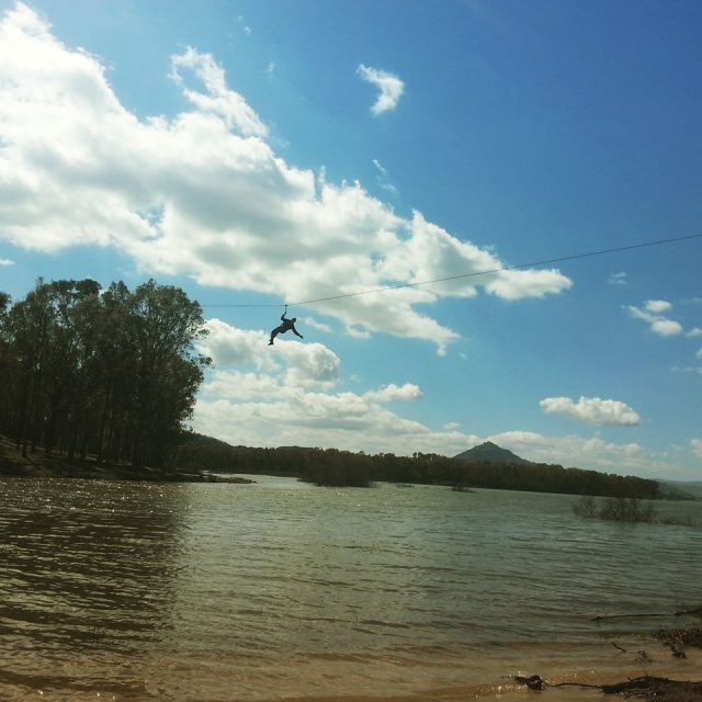  Teleférico sobre el lago 