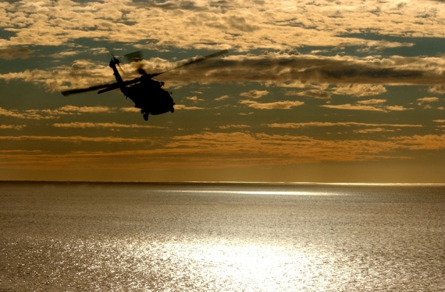  Helicóptero al atardecer 