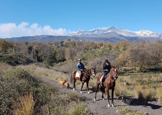  a caballo con amigos 