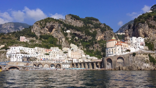  Atrani en la costa de Amalfi. 