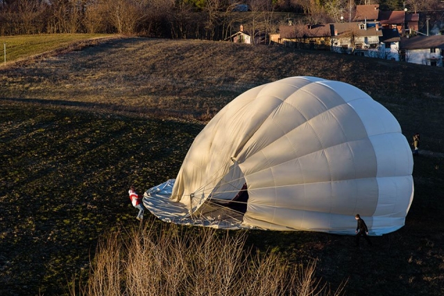 Globo aerostático en tierra 