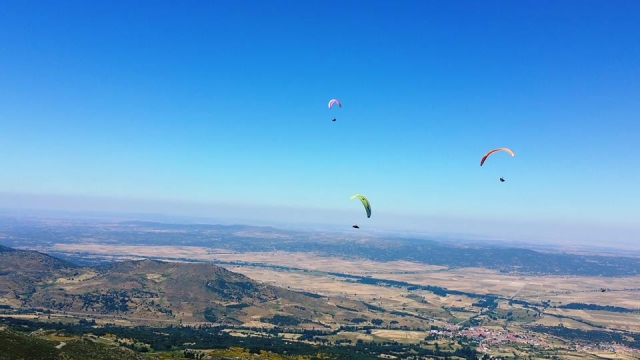  Parapentes en el cielo 