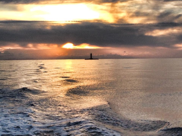  Vista del faro al atardecer 