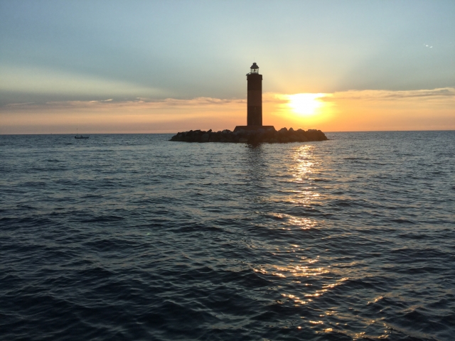  Faro al atardecer 