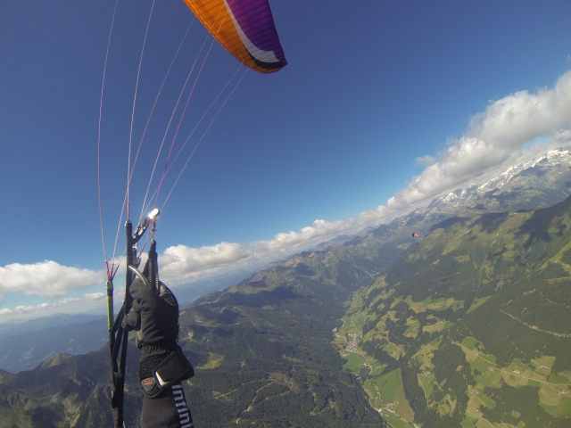  Parapenle en la distancia 