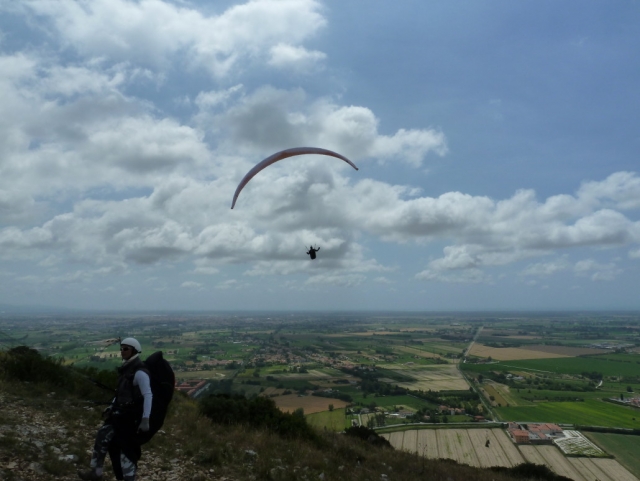  Parapenle en el horizonle 