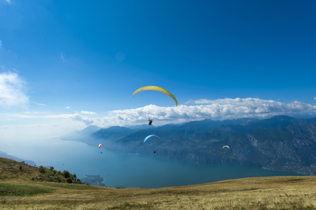  Parapentes en Monle Baldo 