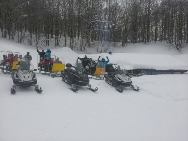  Equipo en moto de nieve 