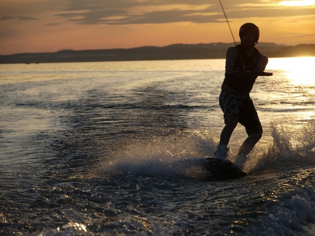  Wakeboard al atardecer 