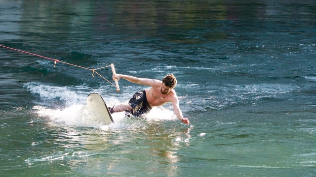  Una curva con el wakeboard