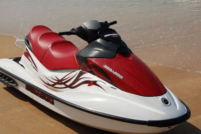  Jet skis rojas y blancas 