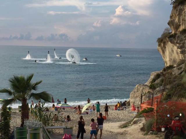  Parechie Flyboards cerca de la playa en Reggio Calabria 
